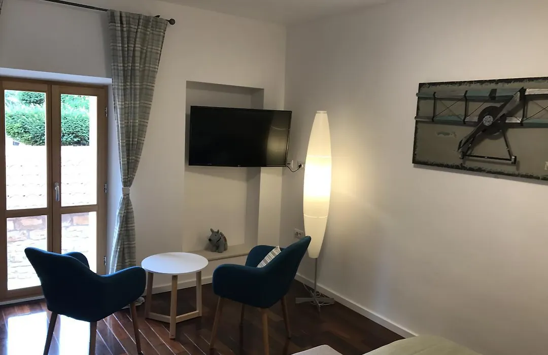 Wingbay B&B-1