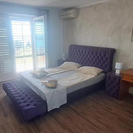 Guest House Vila Luka-3